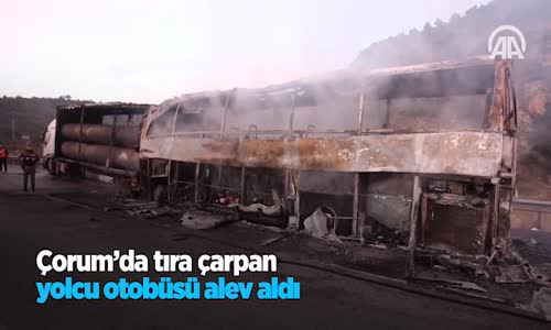 Çorum'da Tıra Çarpan Yolcu Otobüsü Alev Aldı