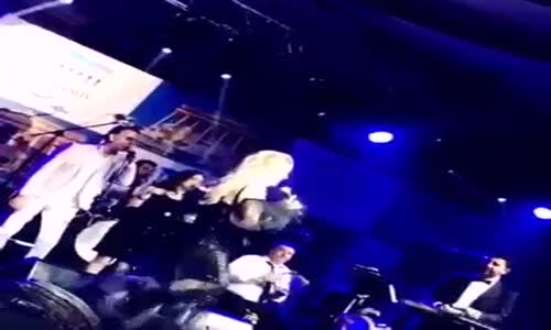 Seda Sayan'ın Transparan Kıyafeti Kıbrıs Konserine Damga Vurdu 