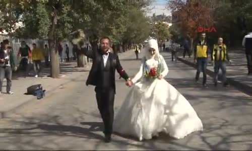 Gelini Önce Maça Sonra Düğün Salonuna Götüren Damat