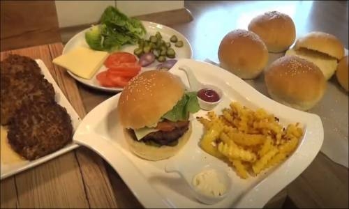 Evde Hamburger Ekmeği ve Hamburger Köftesinin Yapılışının Tarifi 