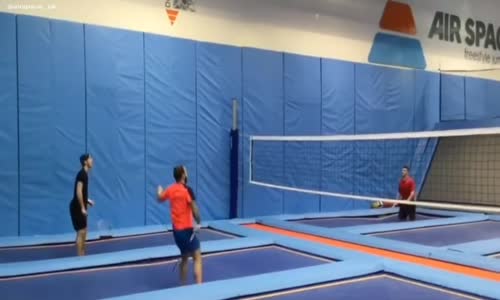 Uçarak Badminton Oynayabilir Misiniz?