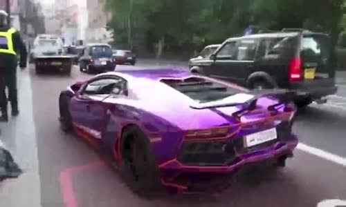 Lamborghini'yi Çekmek İsteyen Polisin Zor Anları