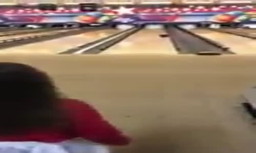 Bowlingde Şansı Fazlasıyla Yaver Giden Kız