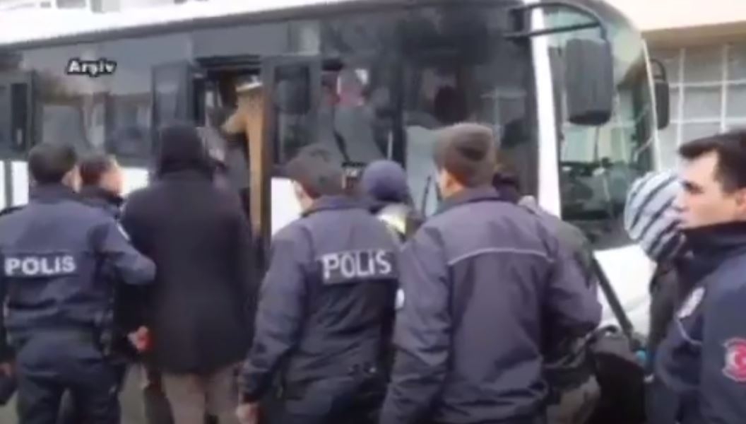 16 ilde Eski Polislere FETÖ Operasyonu 93 Gözaltı