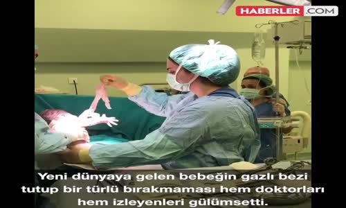 Gazlı Bezi Tutup Bırakmayan Bebek