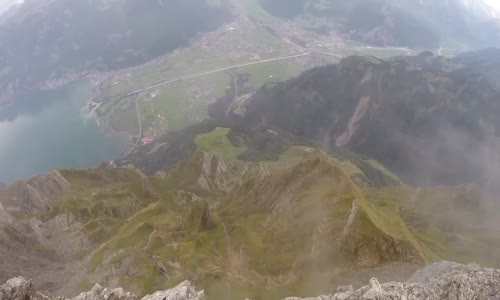 Wingsuit İle Adrenalin Patlaması Yaşayan Adam