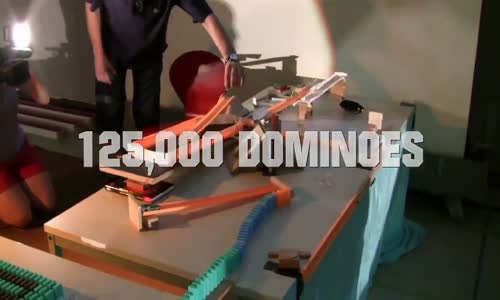 125 000 Domino Taşı İle Muhteşem Bir Gösteri