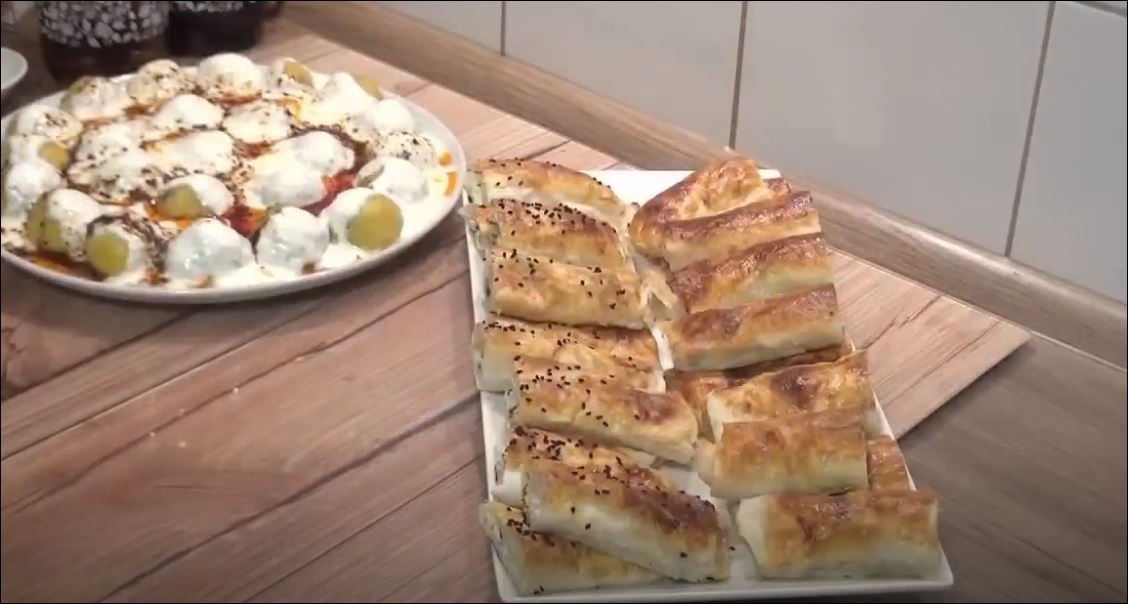 Patatesli Peynirli Banyolu Börek Tarifi