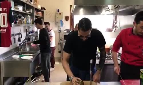 İtalyan Futbolcu Marco Borriello da SaltBae Yaptı