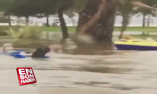 Kadıköy'de Şişme Botla Gezen Yurdum İnsanı