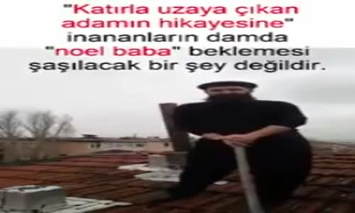 Çatıda Sopayla Noel Baba'yı Bekleyen Adam