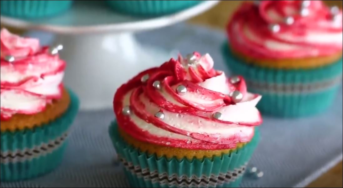  Vişneli Cupcake 