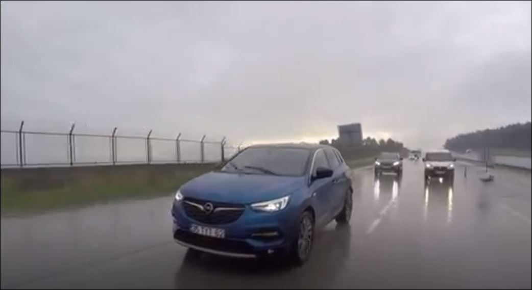 Peugeot 3008 Vs Hyundai Tucson Vs Opel Grandlandx  Hangisi