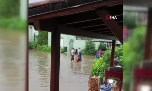 Bursa'da sel hayatı felç etti 