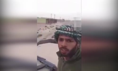 Dehşet Anı Kamerada,Selfie Çekerken Üzerlerine Bomba Düştü!