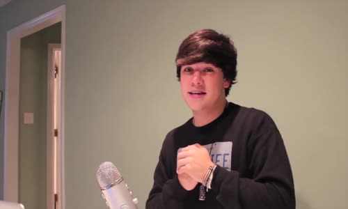 Jake Foushee'nin Ünlü Karakterlerin Seslerini Birebir Taklit Etmesi