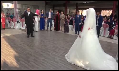 Erik Dalı Oyununda Coşan Gelin ve Damat