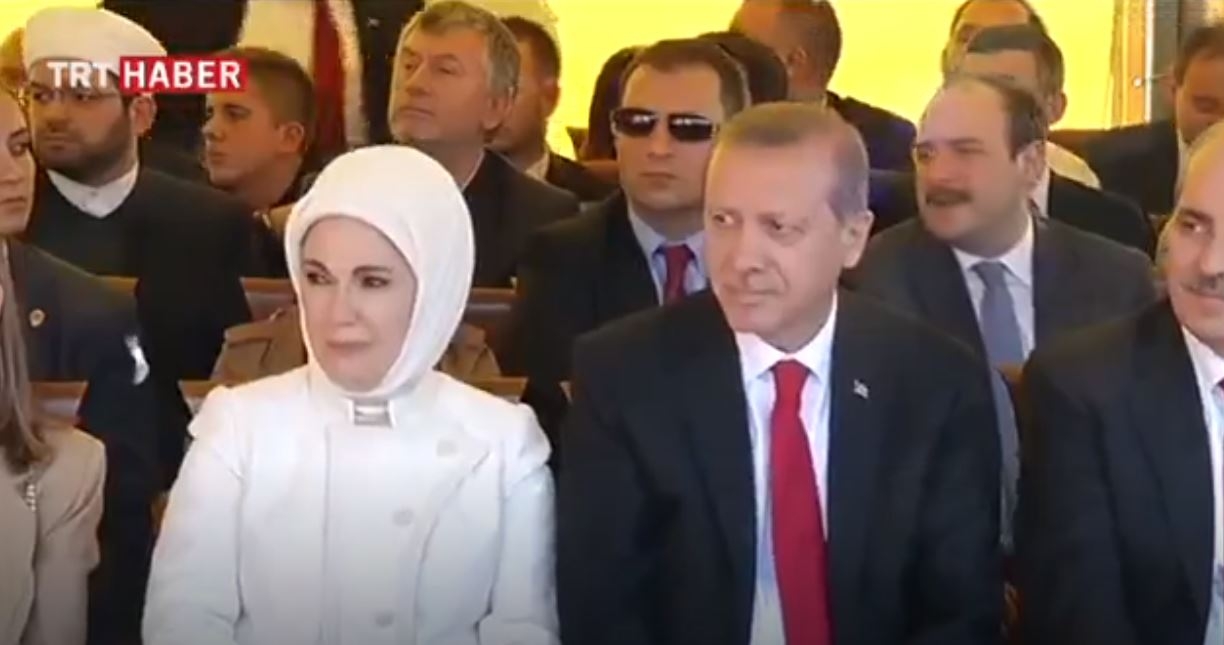 Arnavutluk'ta Cumhurbaşkanı Erdoğan'ı Ağlatan Kısık Sesleriz Şiiri