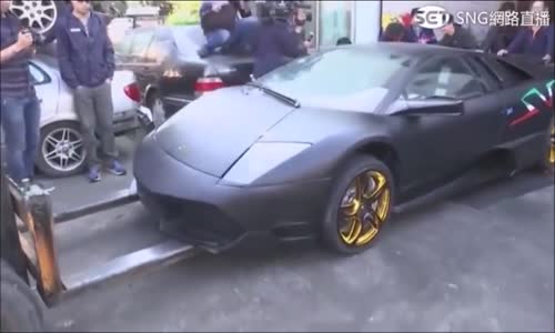 Yasadışı Yollarla Ülkeye Sokulan 300 Bin Dolarlık Lamborghini'yi Parçaladılar