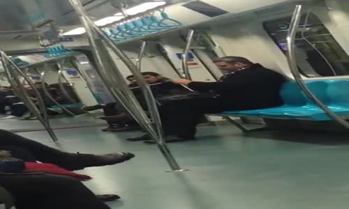 Metroda El İşi Ören Adam