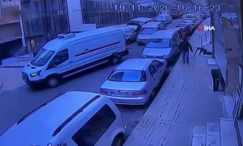 İstanbul’da kendisine çarpan sürücüye kurşun yağdıran maganda kamerada 