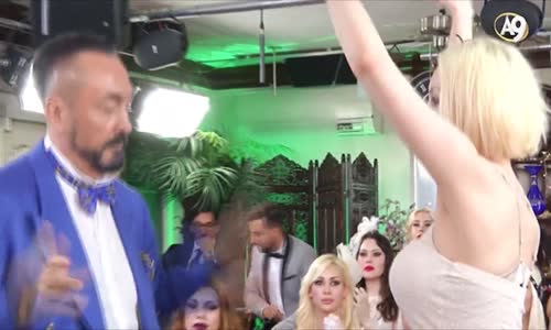 Adnan Oktar'ın Kedicik Beril Koncagül İle Dans Etmesi