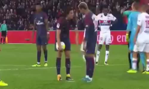 Cavani, Neymar'a Ceza Vermedi