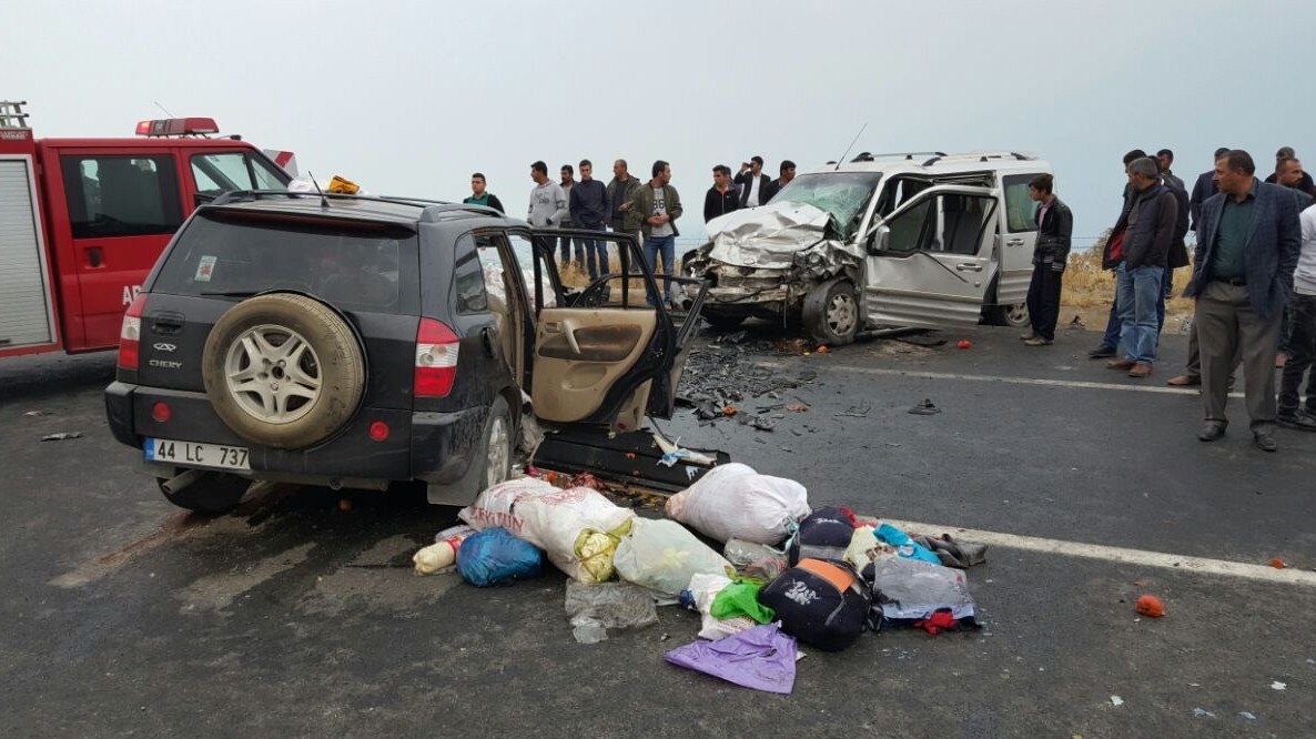 Bitlis’te Trafik Kazası- 2 Ölü, 5 Yaralı