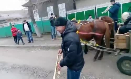 Çocukların Yeni Yılını Kutlayan İyi Yürekli İnsanlar