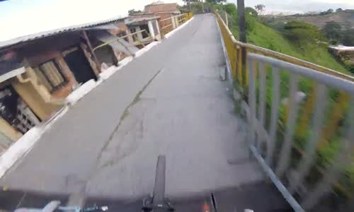 Dünya'nın En Uzun Urban Downhill Pisti - Medellín (Go-Pro)