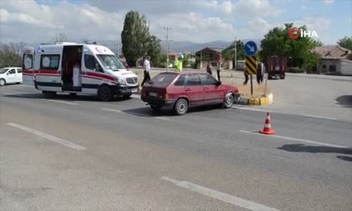 Ambulansı binmek istemeyen yaralı kız çocuğunu polis ikna etti 