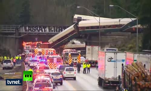 Washington'da Tren Vagonu Karayoluna Düştü