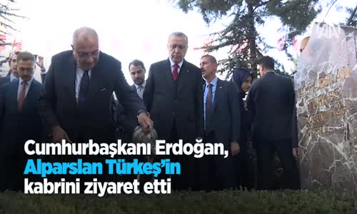 Cumhurbaşkanı Erdoğan Alparslan Türkeş'in Kabrini Ziyaret Etti