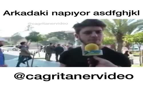 Arkadaki Napıyor