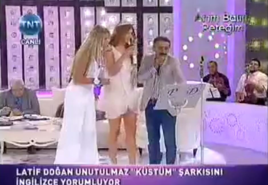 Latif Doğan - Öz İngilizce Küstüm Performans