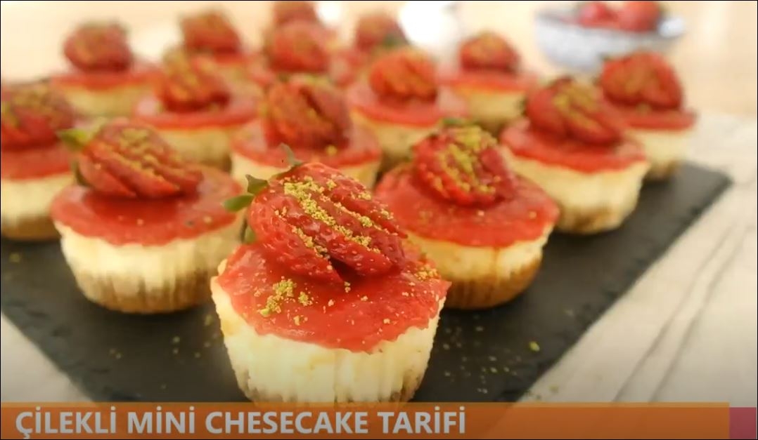 Çilekli Mini Cheesecake Tarifi 