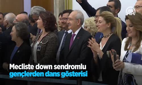 Mecliste Down Sendromlu Gençlerden Dans Gösterisi