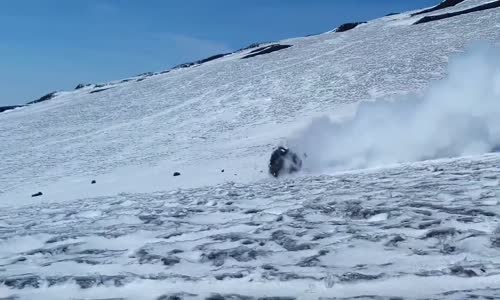 Etna Yanardağı'ndan Savrulan Kayanın Görüntülenmesi