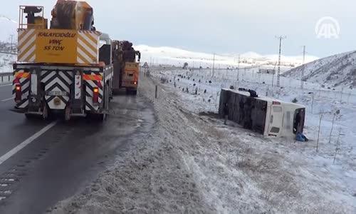 Konya'da Yolcu Otobüsü Şarampole Devrildi 38 Yaralı