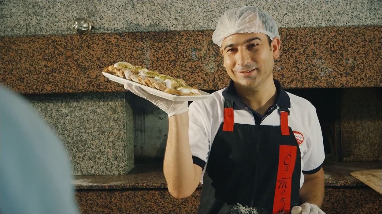 Düz Duvara Tırmandıran Pide Reklamı