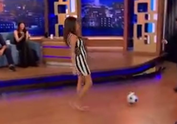 Serenay Aktaş'tan Futbol Show İzle