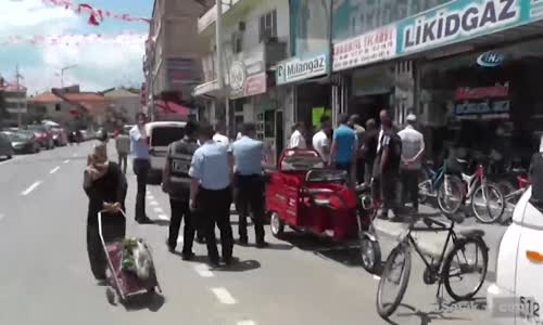 Abdüllatif Şener Konya'da Esnafı Polis Eşliğinde Ziyaret Ediyor