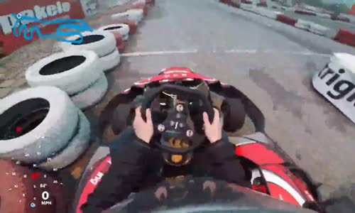 Go Kart Yaparken Sevgilisini Işık Hızıyla Geçen Kız