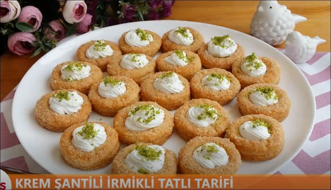 Krem Şantili İrmik Tatlısı Nasıl Yapılır