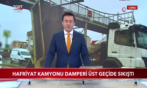 Hafriyat Kamyonu Damperi Üst Geçide Sıkıştı 