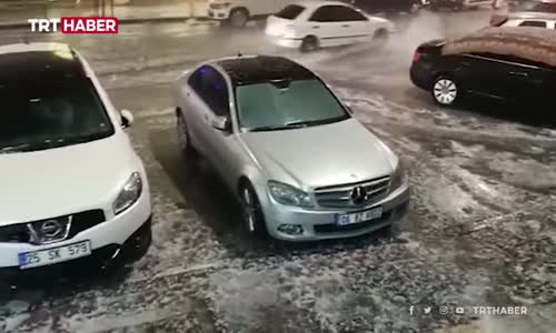 Erzurum'da dolu yağışı etkili oldu