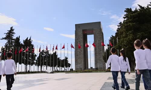 Bahadır Tatlıöz & Minik Kalpler - Çanakkale Türküsü