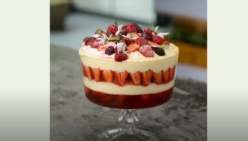 Bisküvili Pudingli Trifle Tarifi 