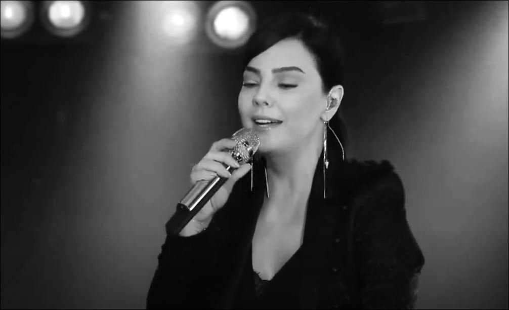 Ebru Gündeş - Fırtınalar Canlı Performans