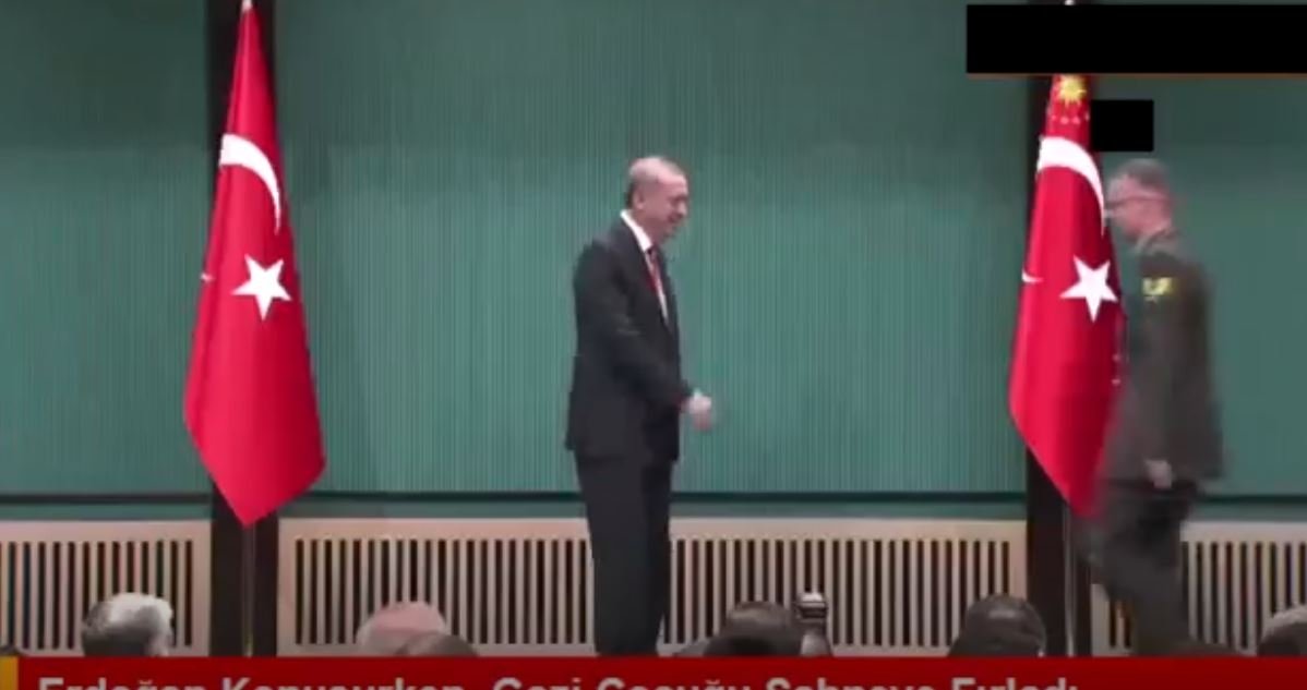 Recep Tayyip Erdoğan Konuşurken, Gazi Çocuğu Sahneye Fırladı